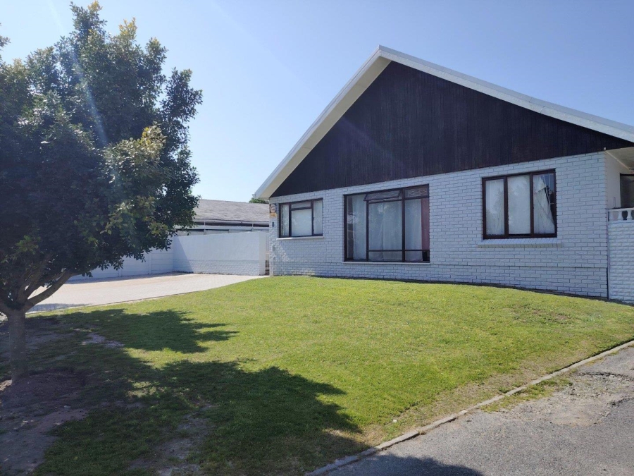 To Let 4 Bedroom Property for Rent in Panorama Western Cape
